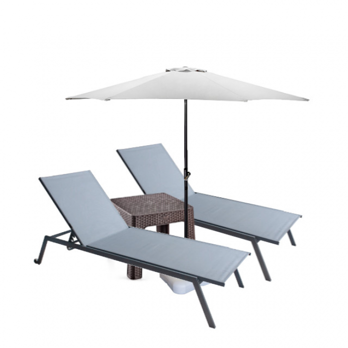 Set 2 sezlonguri CULINARO 4 pozitii cu roti deplasare 70x197,5xh34,5cm gri + masa maro 44x44xh41cm + umbrela 250cm alba