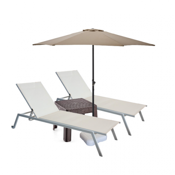 Set 2 sezlonguri CULINARO 4 pozitii cu roti deplasare 70x197,5xh34,5cm bej + masa maro 44x44xh41cm + umbrela 270cm bej