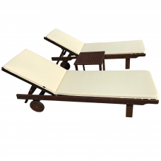 Set 2 sezlonguri din lemn de tec CULINARO KLASIK cu roti deplasare 60x193xh30cm + masuta cafea lemn de tec 45x45xh40cm si 2 saltele bej 190x56x4cm